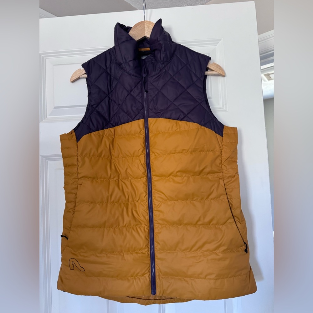 Flylow women’s M vest. Like new condition.
